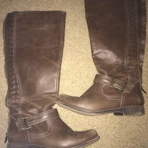 BROWN BOOTS